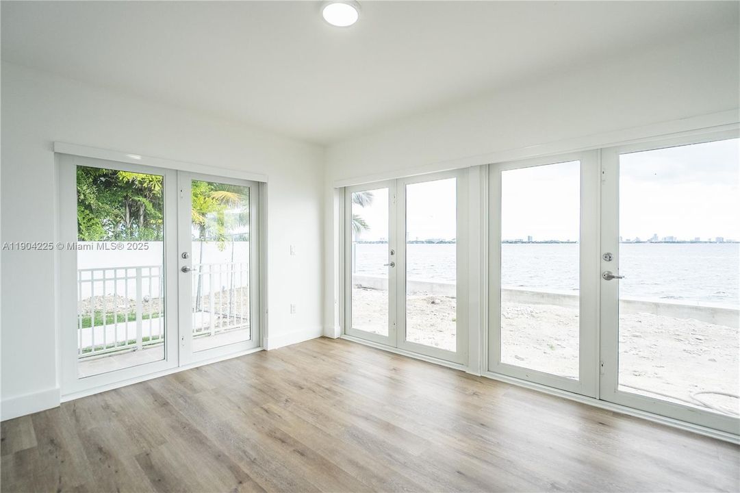 For Rent: $3,000 (2 beds, 2 baths, 1000 Square Feet)