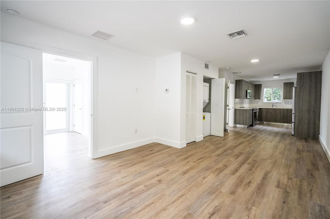 For Rent: $3,000 (2 beds, 2 baths, 1000 Square Feet)