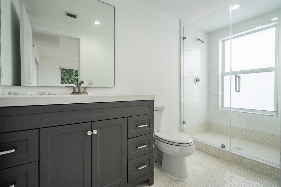 For Rent: $3,000 (2 beds, 2 baths, 1000 Square Feet)