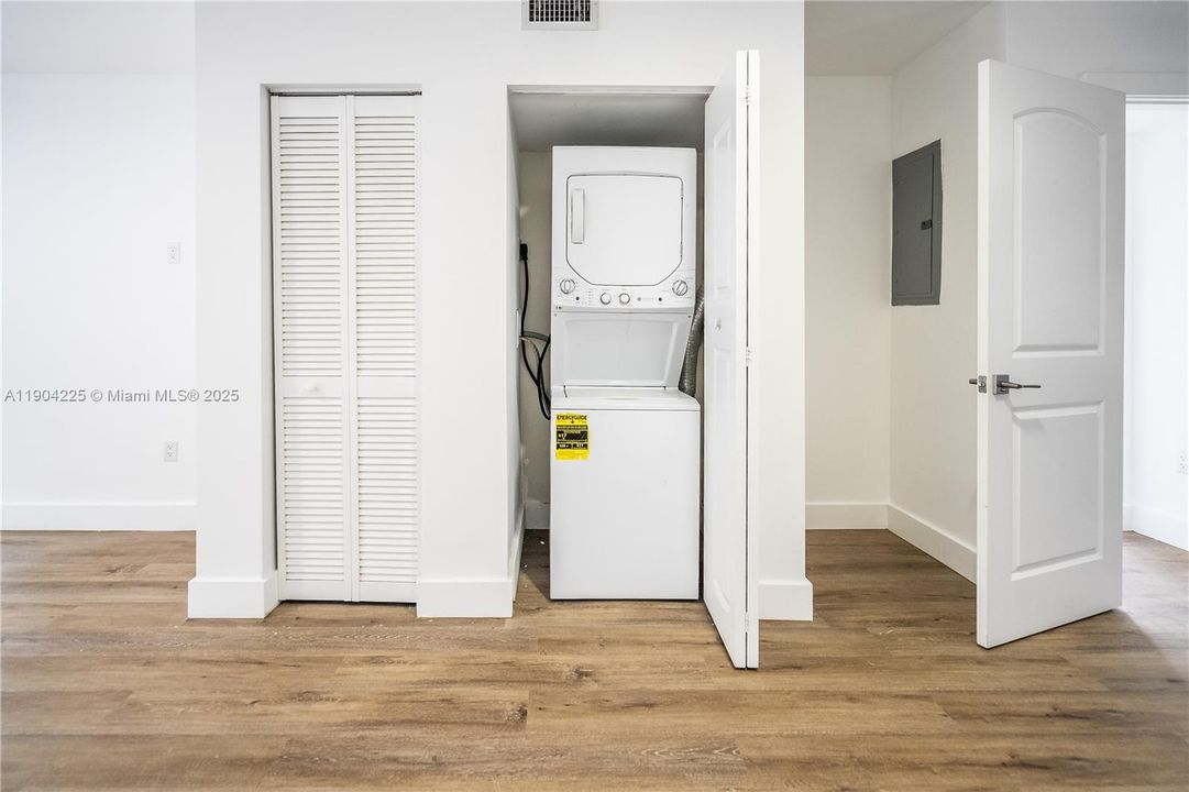 For Rent: $3,000 (2 beds, 2 baths, 1000 Square Feet)