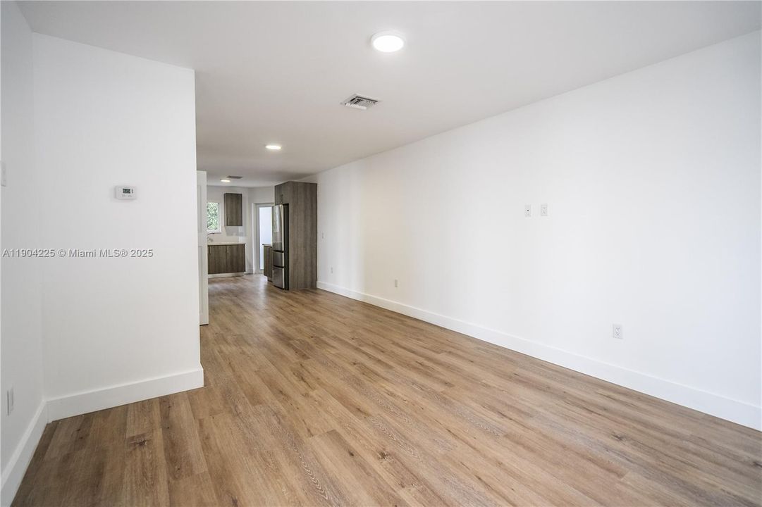 For Rent: $3,000 (2 beds, 2 baths, 1000 Square Feet)