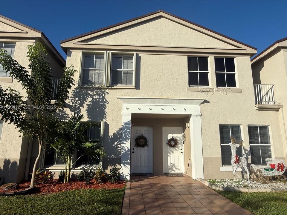 En Venta: $395,000 (3 camas, 2 baños, 1470 Pies cuadrados)