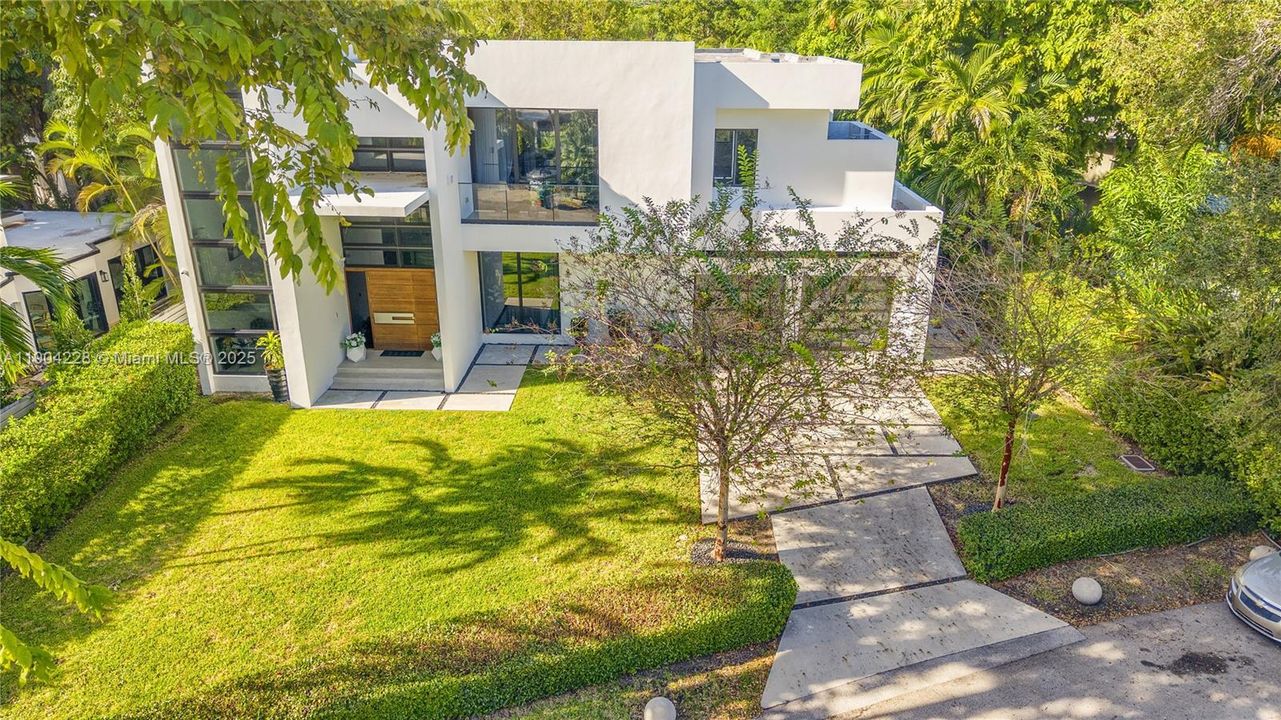 For Sale: $6,995,000 (5 beds, 5 baths, 3749 Square Feet)