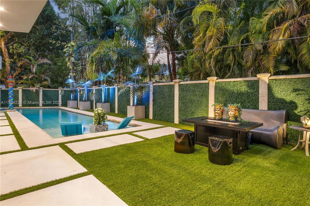 For Sale: $6,995,000 (5 beds, 5 baths, 3749 Square Feet)