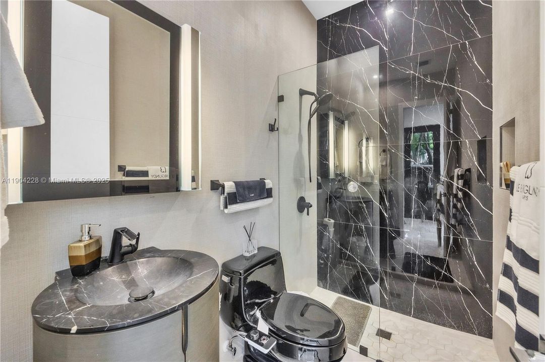 For Sale: $6,995,000 (5 beds, 5 baths, 3749 Square Feet)