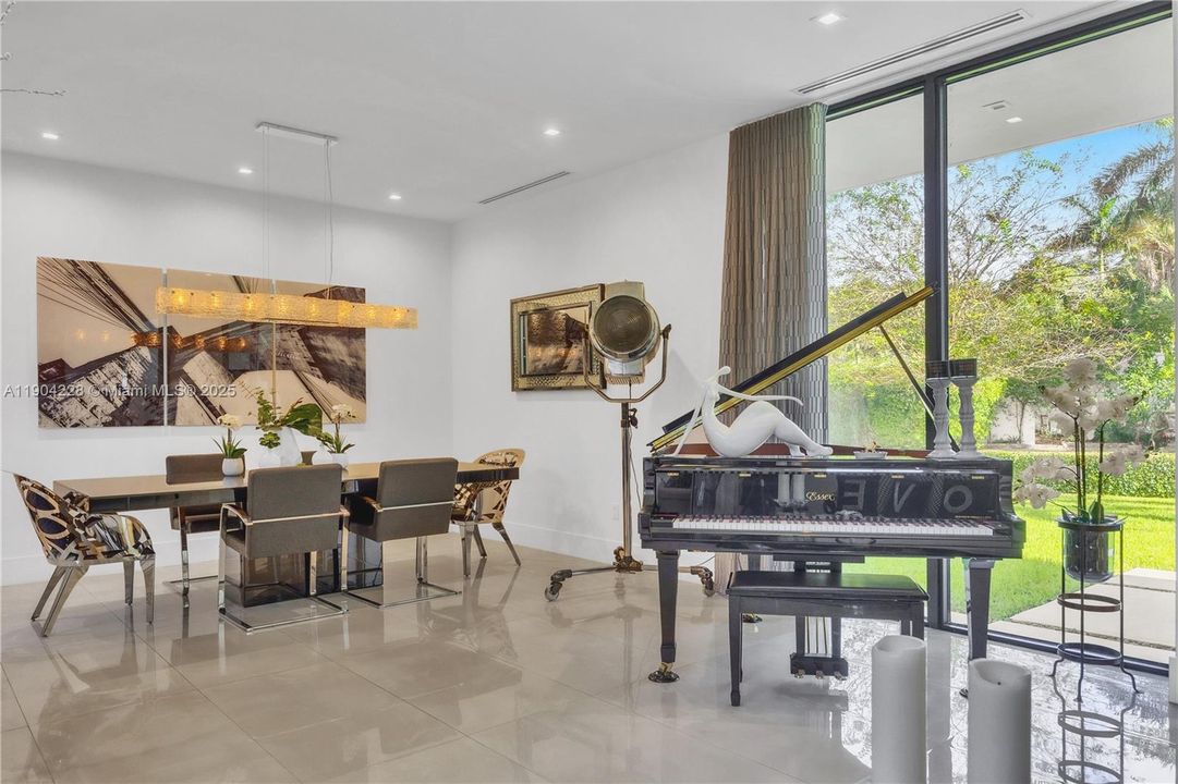 For Sale: $6,995,000 (5 beds, 5 baths, 3749 Square Feet)