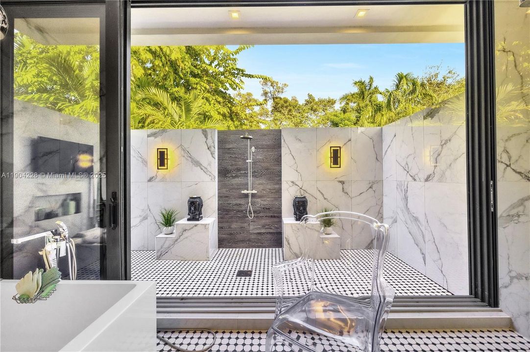 For Sale: $6,995,000 (5 beds, 5 baths, 3749 Square Feet)