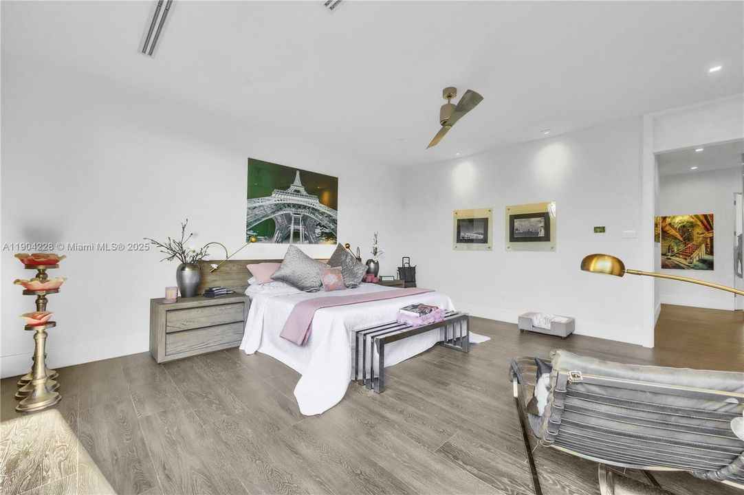 For Sale: $6,995,000 (5 beds, 5 baths, 3749 Square Feet)