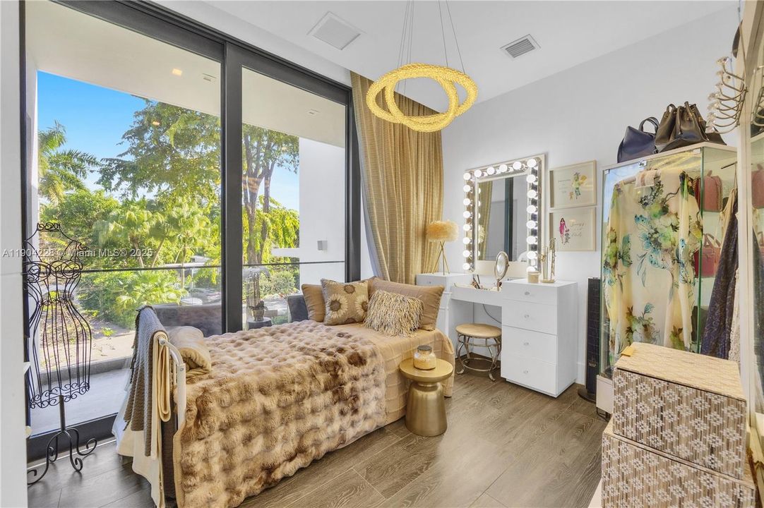 For Sale: $6,995,000 (5 beds, 5 baths, 3749 Square Feet)