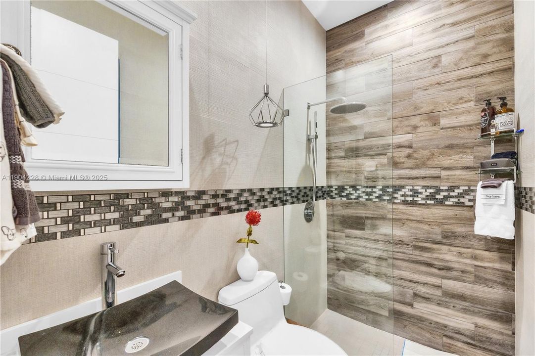 For Sale: $6,995,000 (5 beds, 5 baths, 3749 Square Feet)