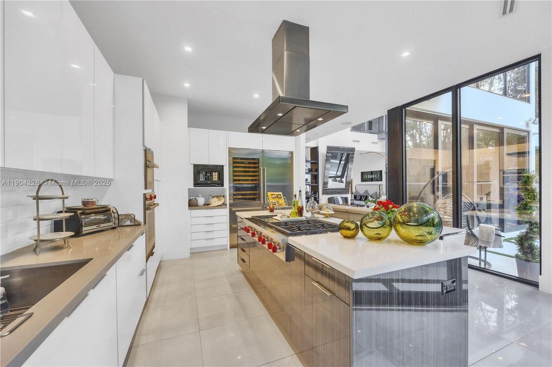 For Sale: $6,995,000 (5 beds, 5 baths, 3749 Square Feet)