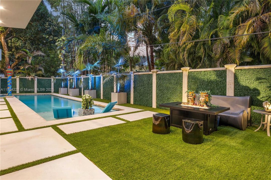 For Sale: $6,995,000 (5 beds, 5 baths, 3749 Square Feet)