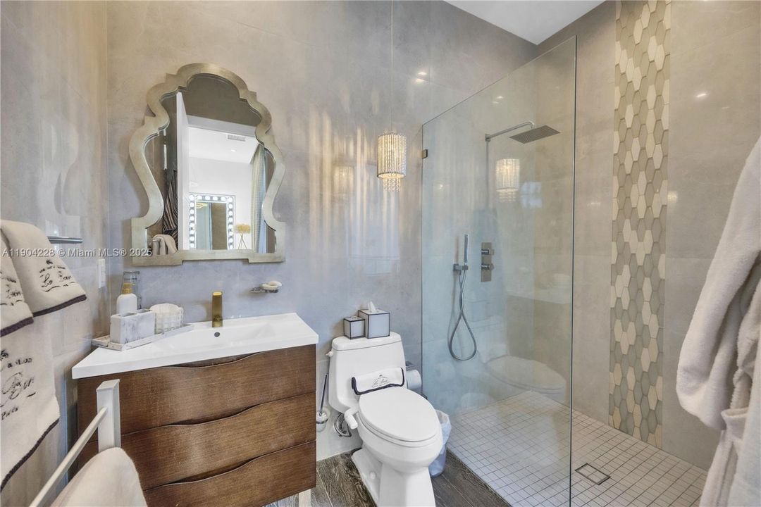 For Sale: $6,995,000 (5 beds, 5 baths, 3749 Square Feet)