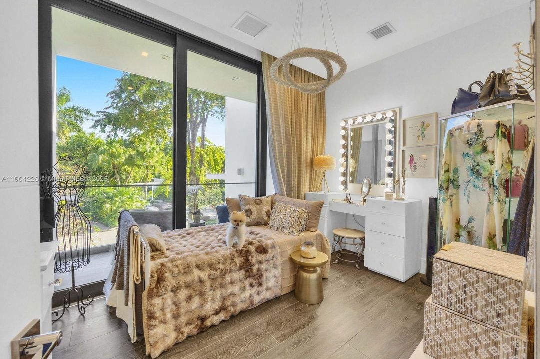 For Sale: $6,995,000 (5 beds, 5 baths, 3749 Square Feet)