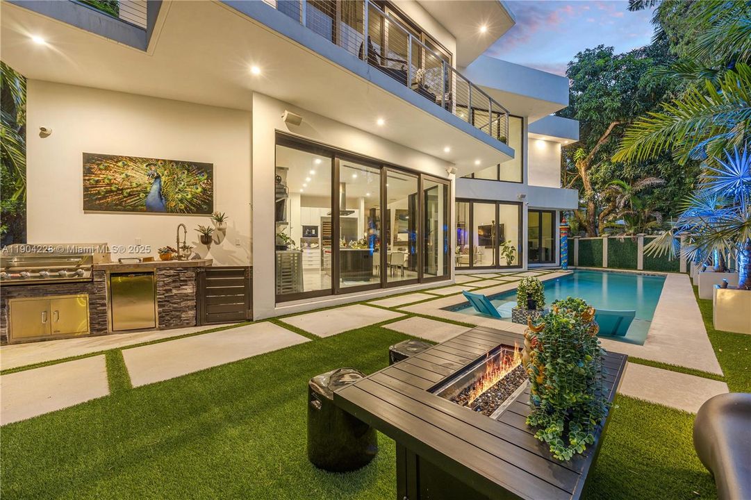 For Sale: $6,995,000 (5 beds, 5 baths, 3749 Square Feet)