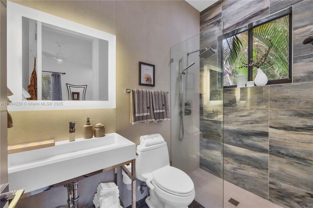 For Sale: $6,995,000 (5 beds, 5 baths, 3749 Square Feet)