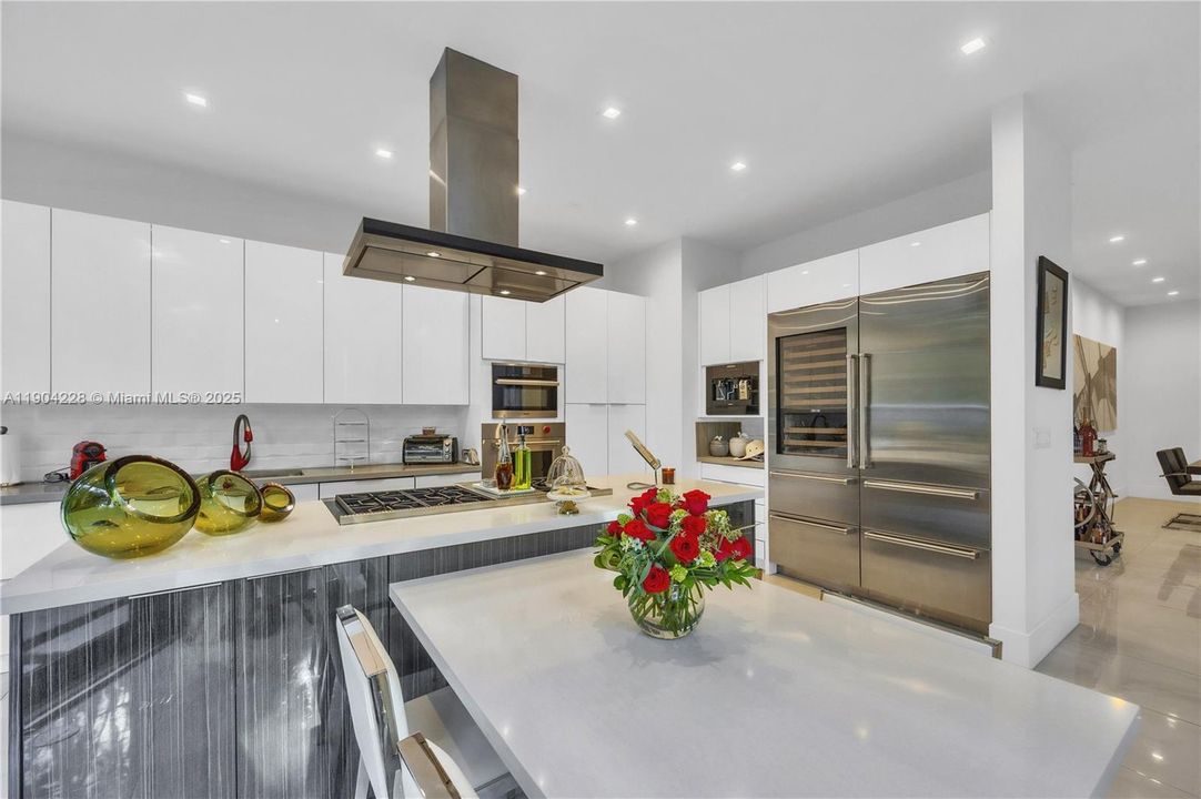 For Sale: $6,995,000 (5 beds, 5 baths, 3749 Square Feet)