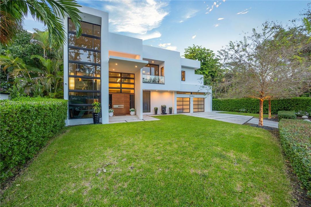 For Sale: $6,995,000 (5 beds, 5 baths, 3749 Square Feet)