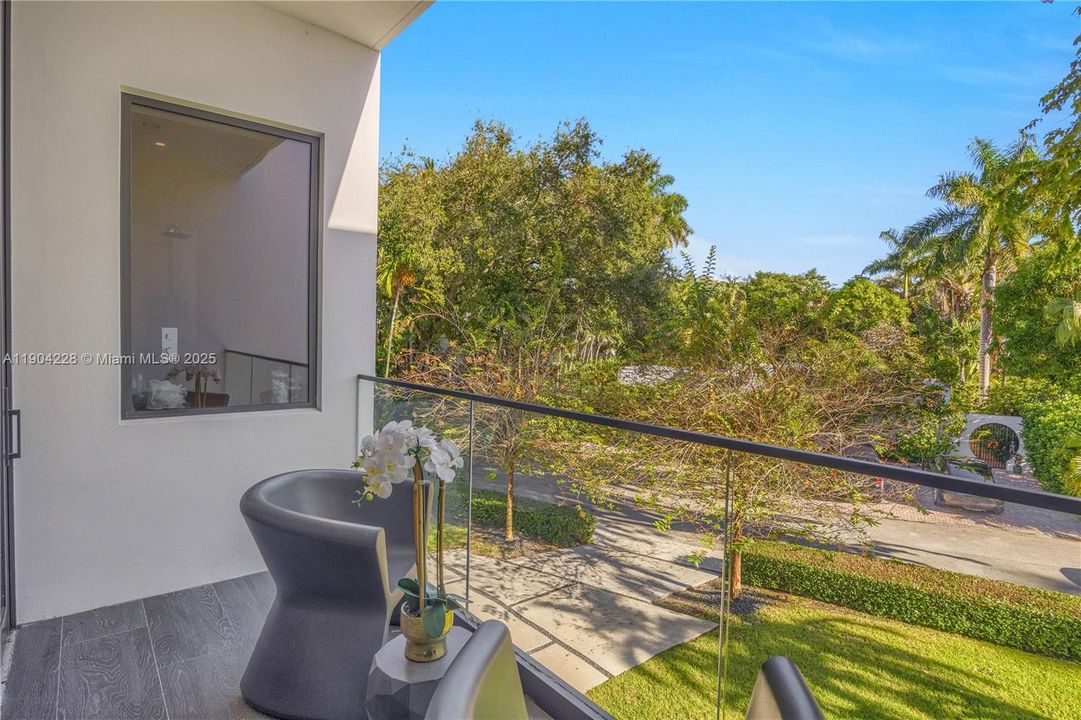 For Sale: $6,995,000 (5 beds, 5 baths, 3749 Square Feet)