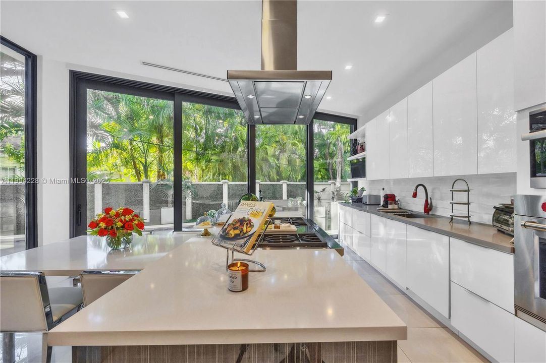 For Sale: $6,995,000 (5 beds, 5 baths, 3749 Square Feet)