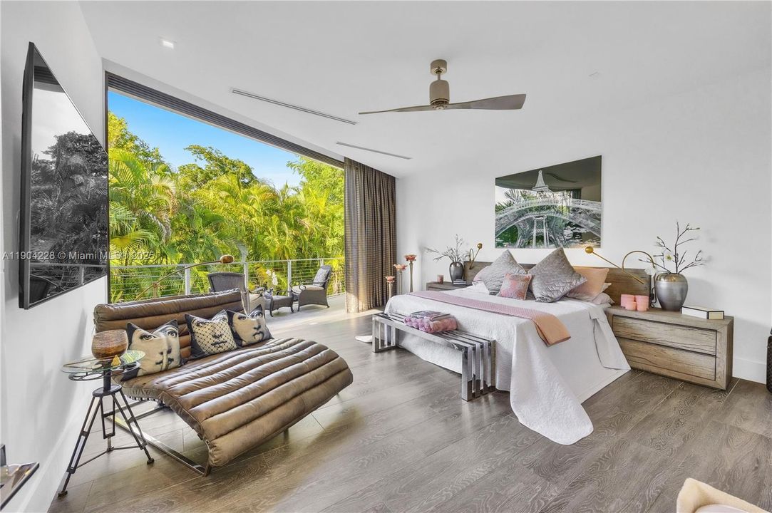 For Sale: $6,995,000 (5 beds, 5 baths, 3749 Square Feet)