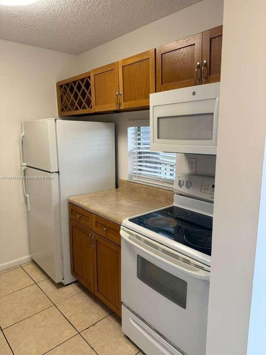 For Rent: $1,750 (2 beds, 1 baths, 832 Square Feet)
