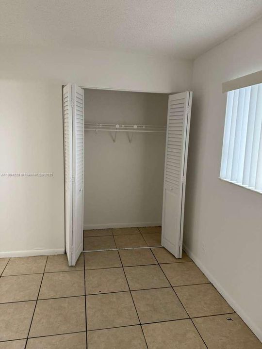 For Rent: $1,750 (2 beds, 1 baths, 832 Square Feet)