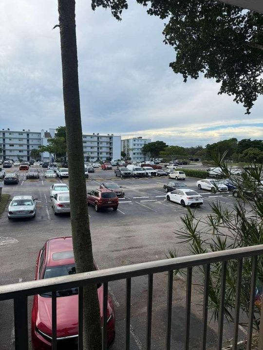 For Rent: $1,750 (2 beds, 1 baths, 832 Square Feet)