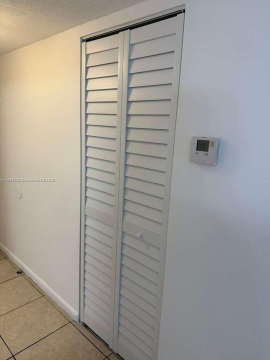 For Rent: $1,750 (2 beds, 1 baths, 832 Square Feet)