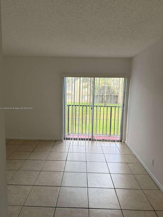 For Rent: $1,750 (2 beds, 1 baths, 832 Square Feet)