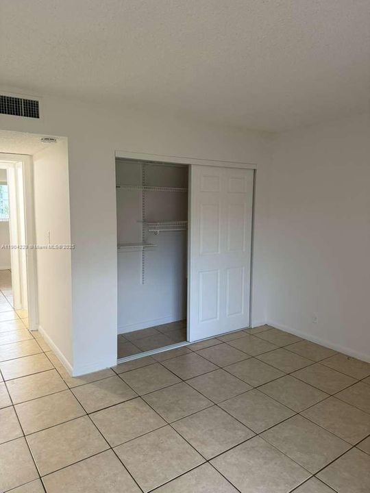 For Rent: $1,750 (2 beds, 1 baths, 832 Square Feet)