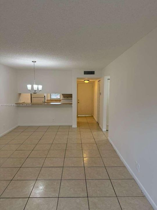 For Rent: $1,750 (2 beds, 1 baths, 832 Square Feet)