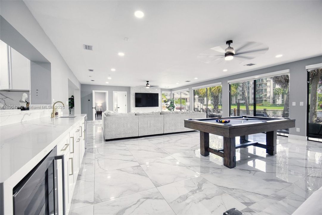 出租: $16,500 (4 贝兹, 3 浴室, 3158 平方英尺)