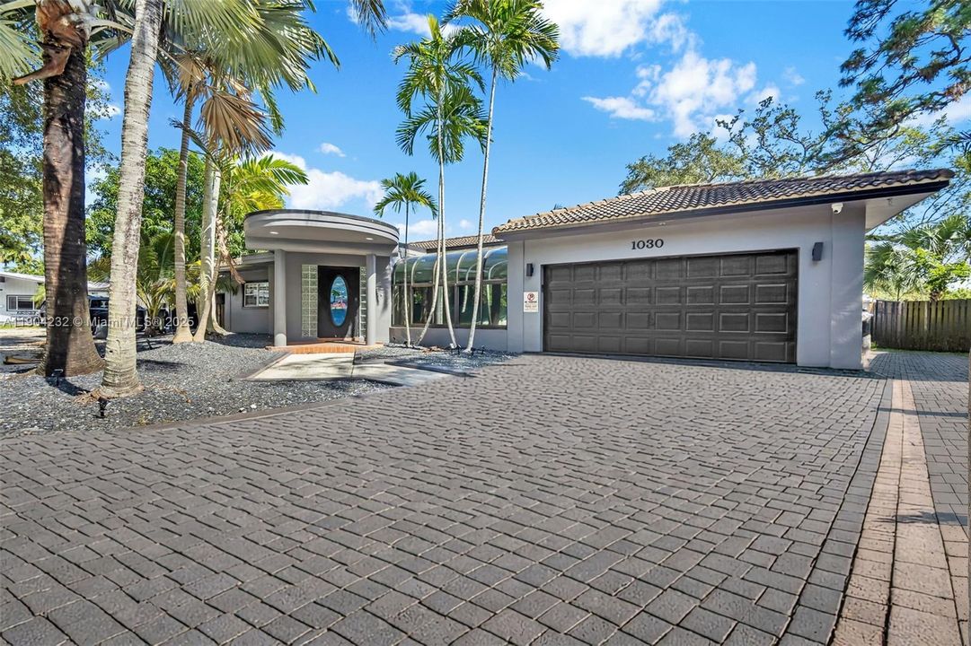 出租: $16,500 (4 贝兹, 3 浴室, 3158 平方英尺)