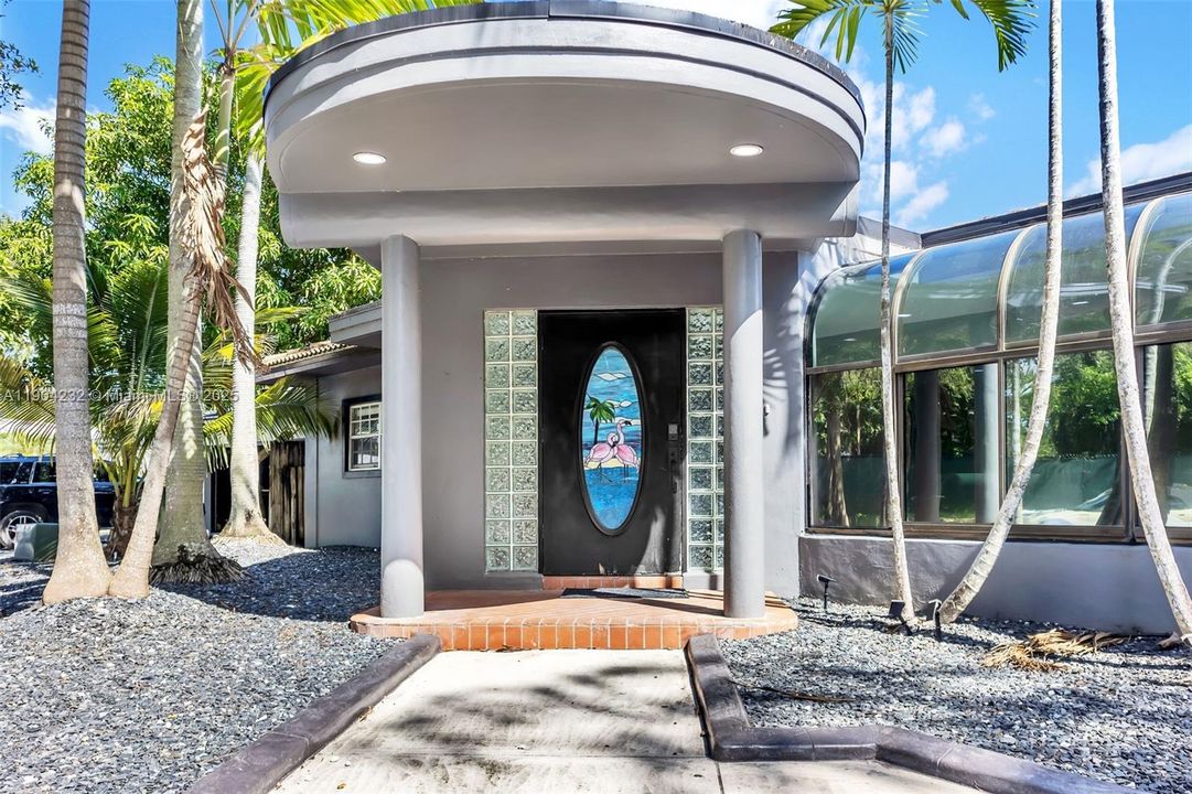 出租: $16,500 (4 贝兹, 3 浴室, 3158 平方英尺)