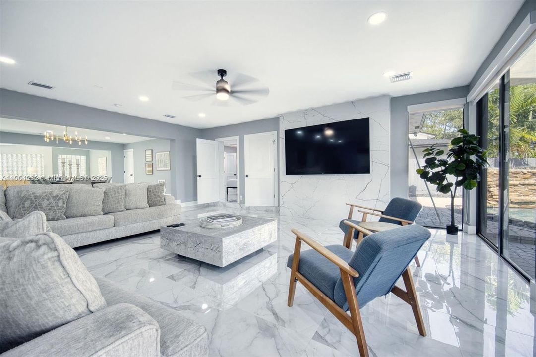 出租: $16,500 (4 贝兹, 3 浴室, 3158 平方英尺)