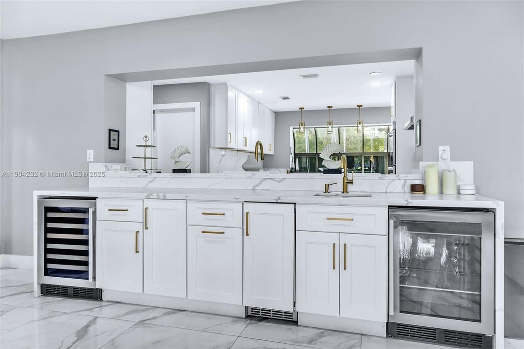 出租: $16,500 (4 贝兹, 3 浴室, 3158 平方英尺)