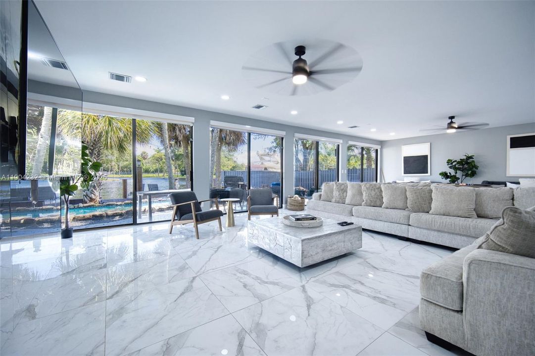 出租: $16,500 (4 贝兹, 3 浴室, 3158 平方英尺)