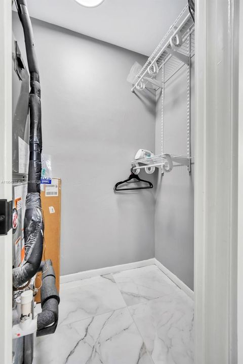 出租: $16,500 (4 贝兹, 3 浴室, 3158 平方英尺)