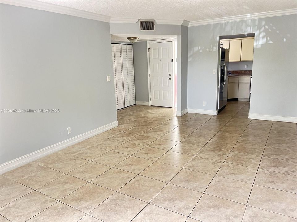 For Sale: $249,000 (2 beds, 2 baths, 974 Square Feet)