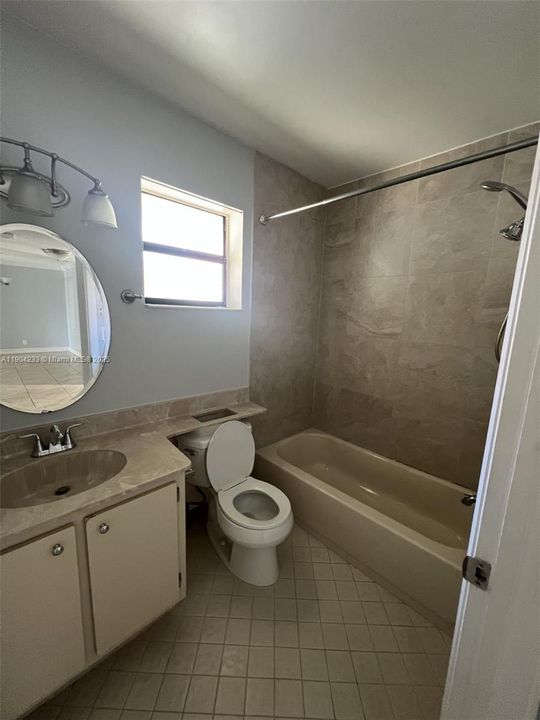 For Sale: $249,000 (2 beds, 2 baths, 974 Square Feet)
