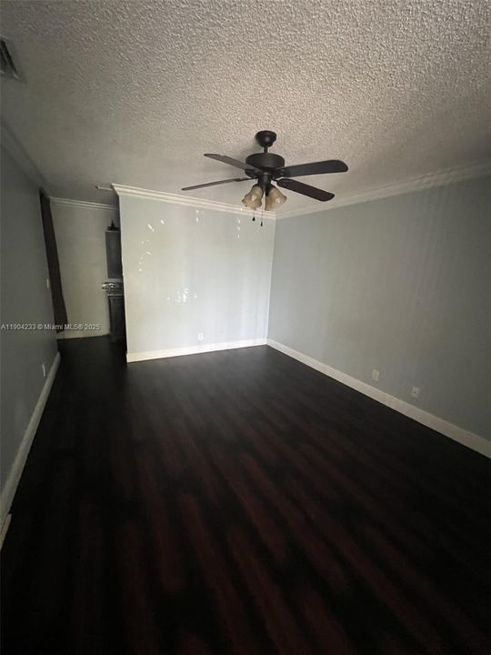 For Sale: $249,000 (2 beds, 2 baths, 974 Square Feet)