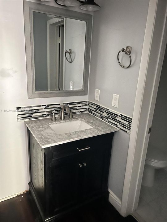 For Sale: $249,000 (2 beds, 2 baths, 974 Square Feet)