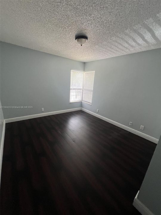 For Sale: $249,000 (2 beds, 2 baths, 974 Square Feet)