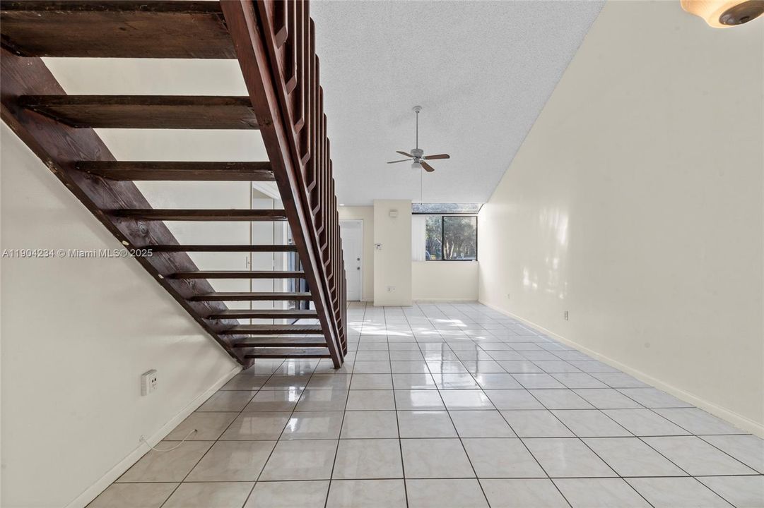 На продажу: $282,000 (2 спален, 2 ванн, 1186 Квадратных фут)