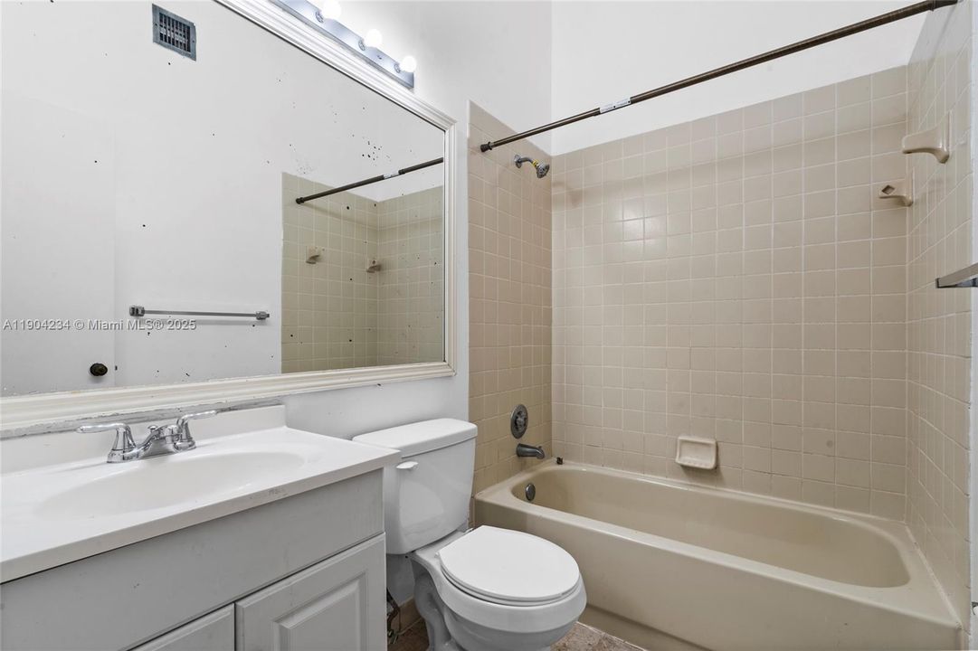 На продажу: $282,000 (2 спален, 2 ванн, 1186 Квадратных фут)