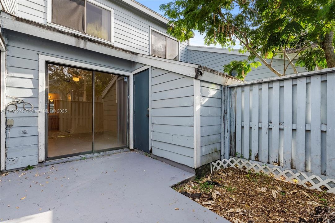 На продажу: $282,000 (2 спален, 2 ванн, 1186 Квадратных фут)