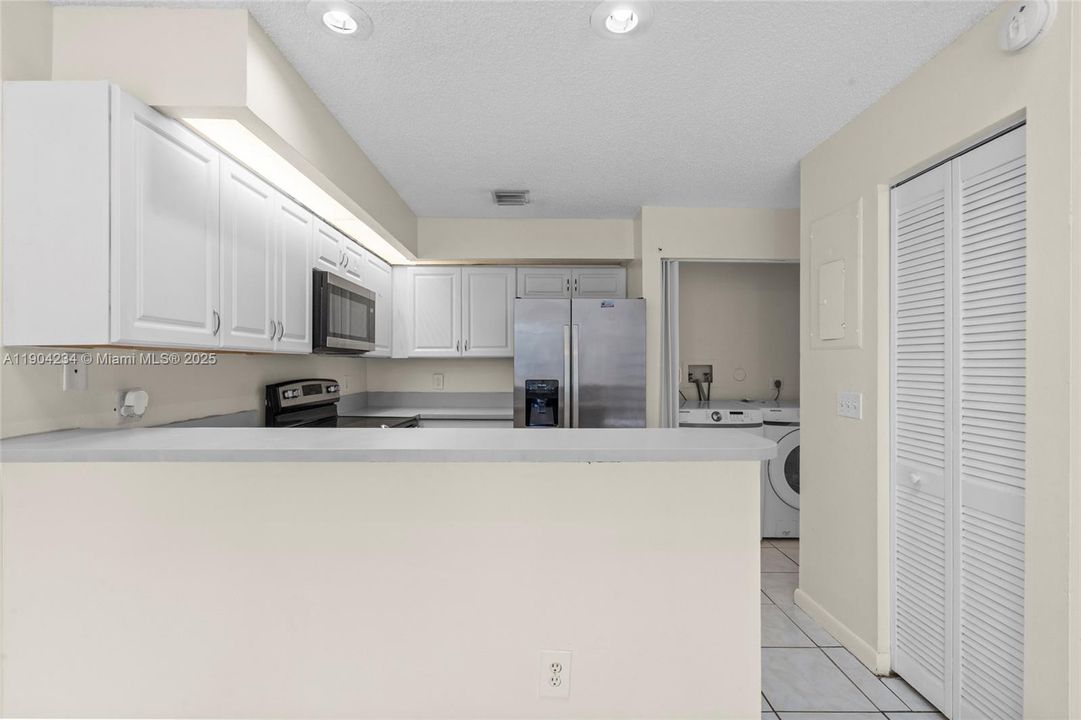 На продажу: $282,000 (2 спален, 2 ванн, 1186 Квадратных фут)