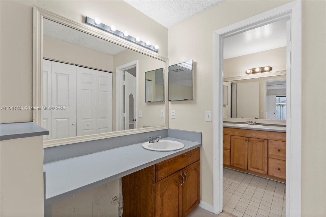 На продажу: $282,000 (2 спален, 2 ванн, 1186 Квадратных фут)