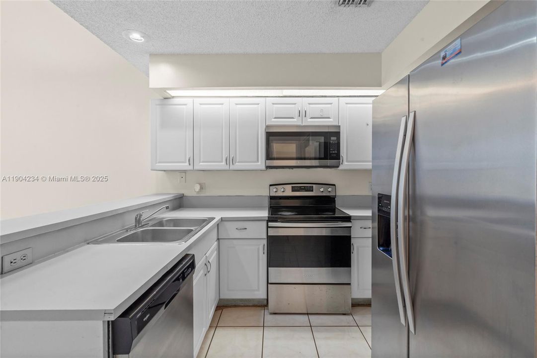 На продажу: $282,000 (2 спален, 2 ванн, 1186 Квадратных фут)